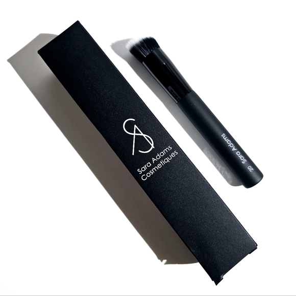 Sara Adams Cosmetiques Round angled foundation brush #20 New - Picture 2 of 6
